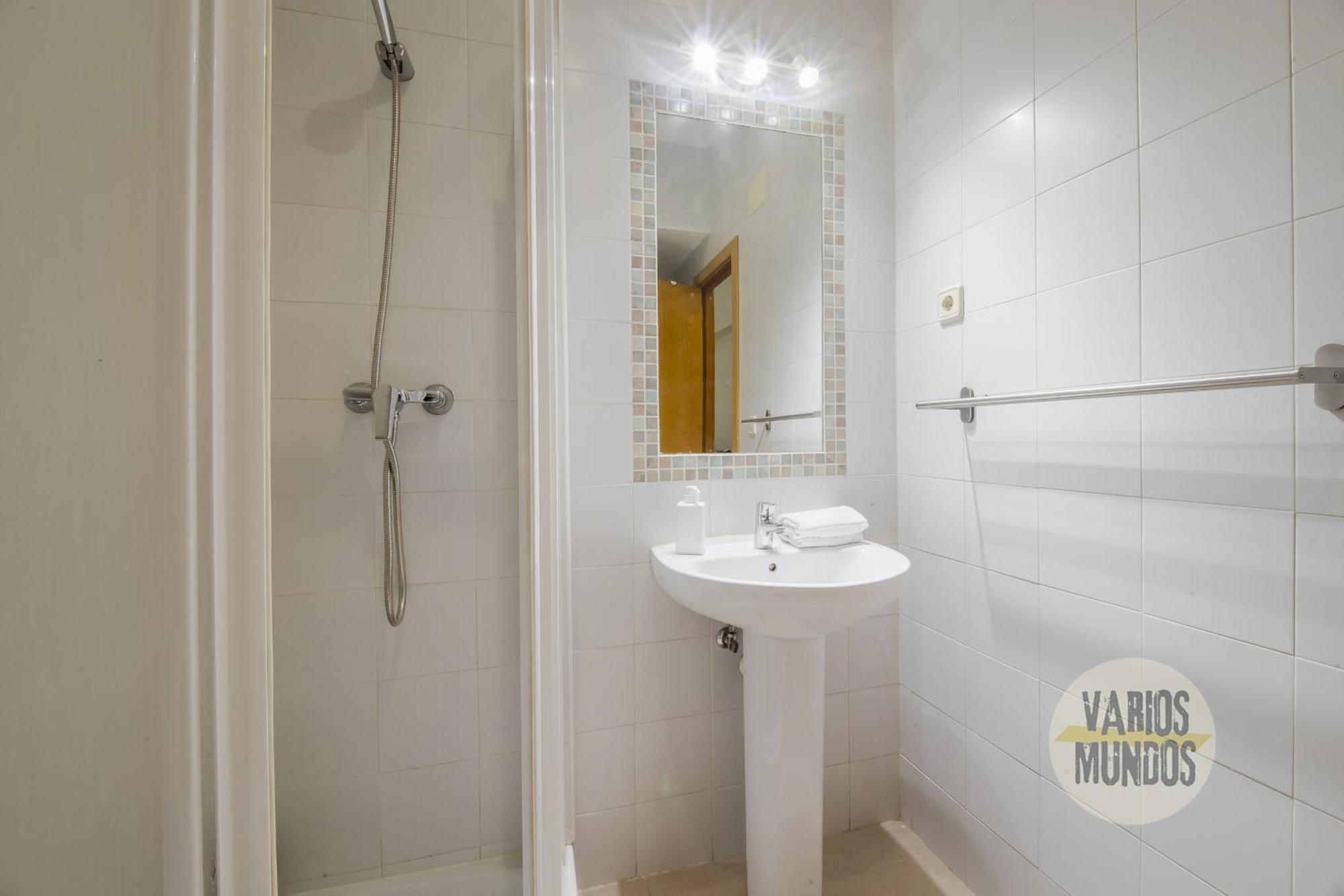 Elegante Apt Para 3 En Chueca A 1 Min De Gran Via Madrid Luaran gambar